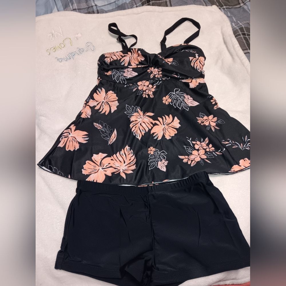 Used Zando 2 piece swimsuit tankini top with shorts
